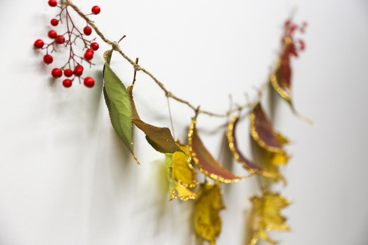 Step-by-Step Guide to Making a Gorgeous Autumn Leaf Garland